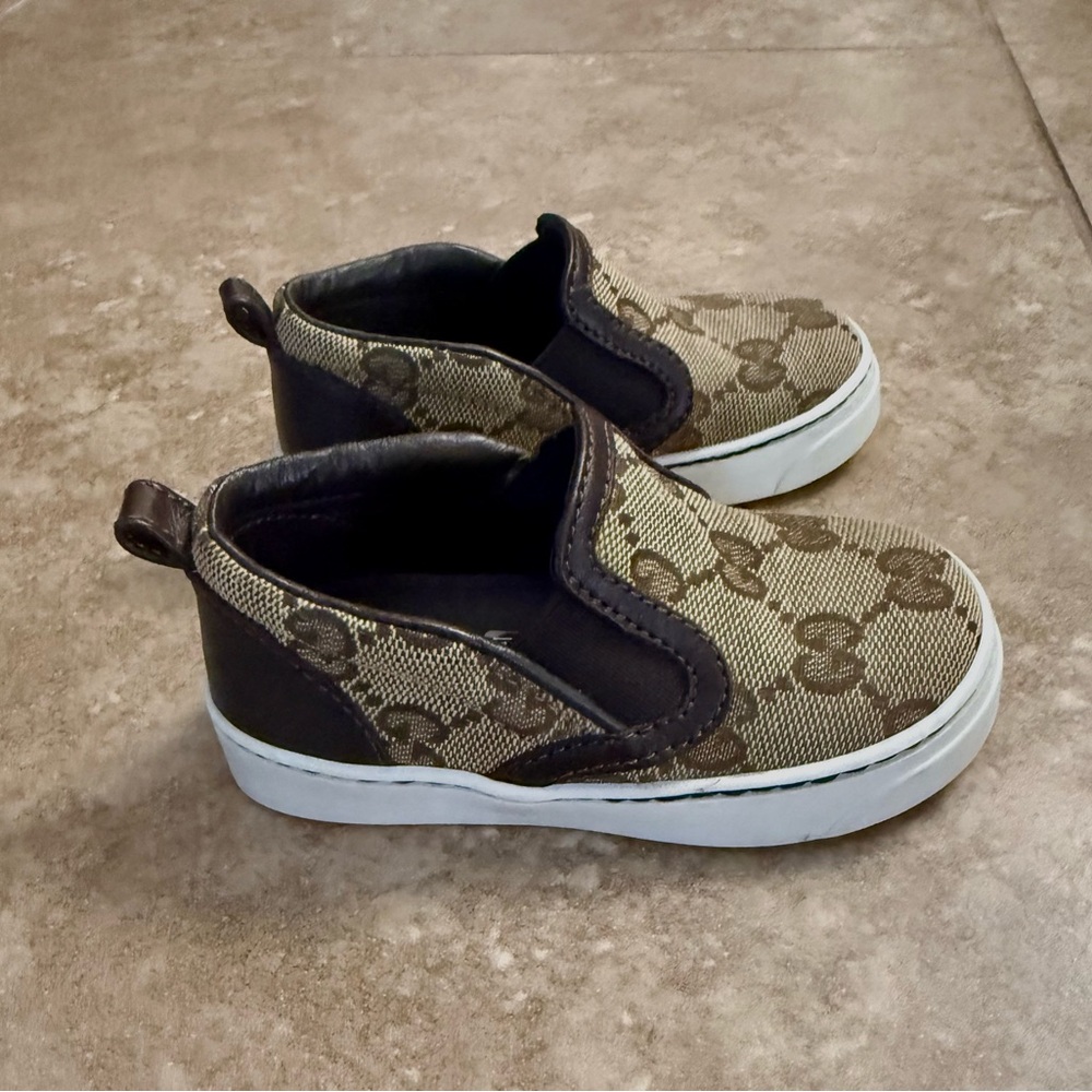 Gucci Kids Brown Monogram Slip-On Sneakers GG Canvas and Leather Trim Sz 20/5c